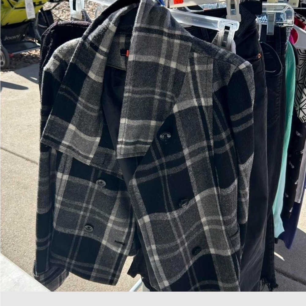 Chic Black and Gray Plaid Peacoat - Picture 3 of 3